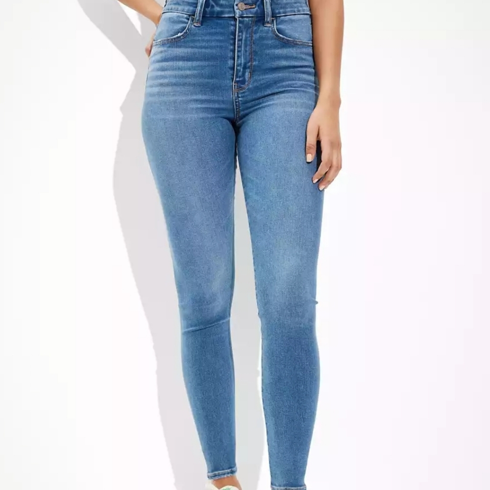 Mid rise light wash American eagle jeans